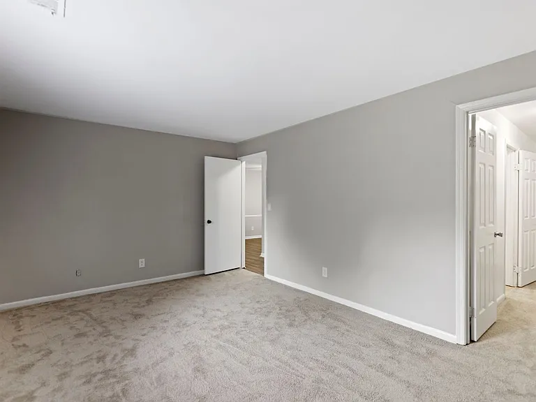 The Lenox Apartment Homes — Photo 37