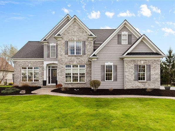 24 Whitespire Ln, Webster, NY 14580