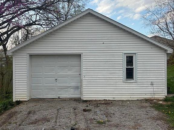 3rd image of 609 Birdwood Dr