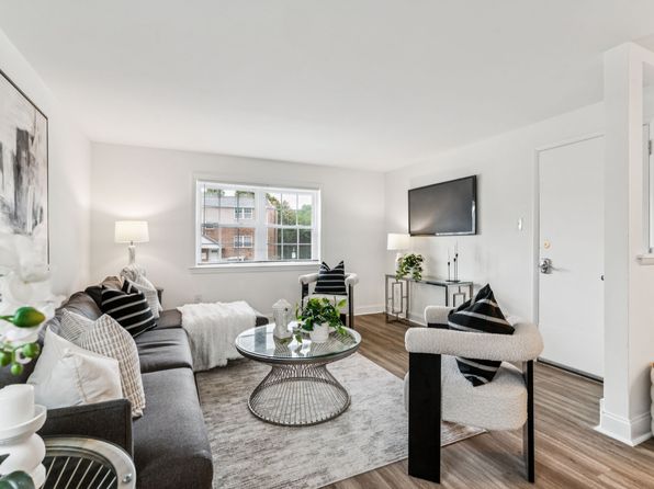 6 Haws Ln APT J4