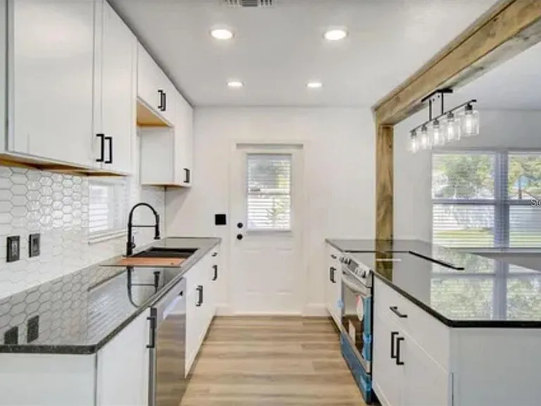 5205 Chenault Ave — Photo 8