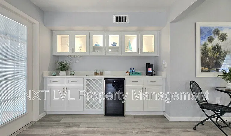 2348 Burton Ave — Photo 17