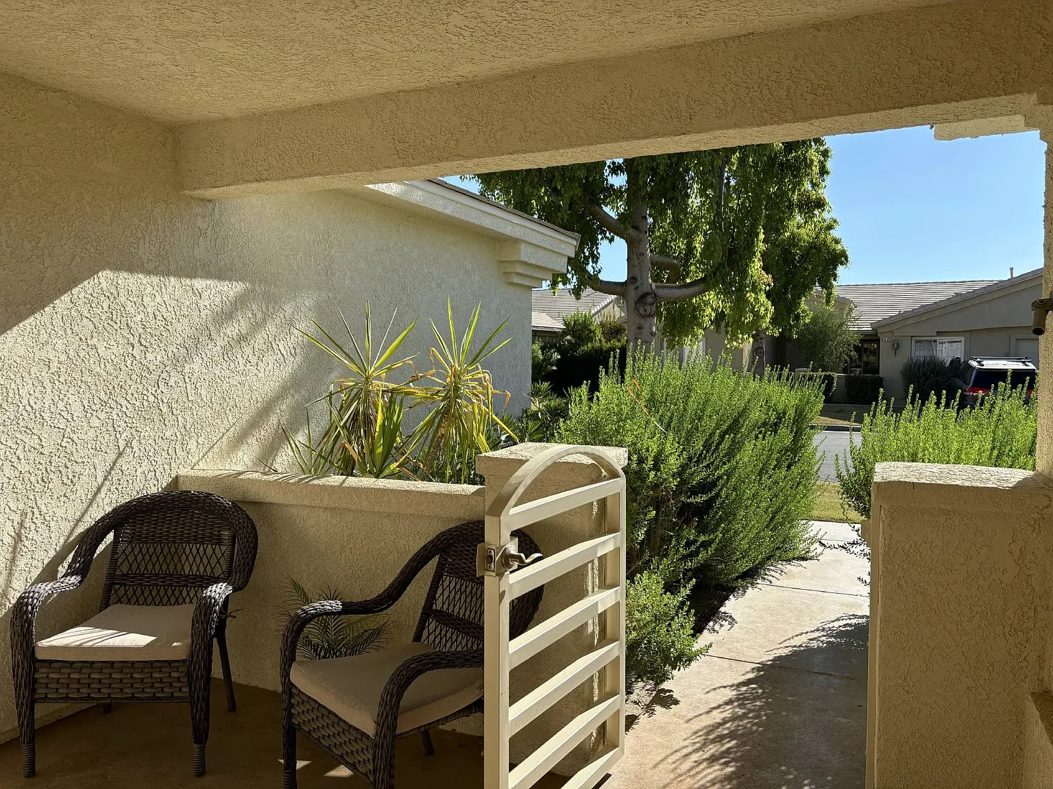 3 bed, 2.0 bath, 1959 sqft, $3,500 — Photo 4