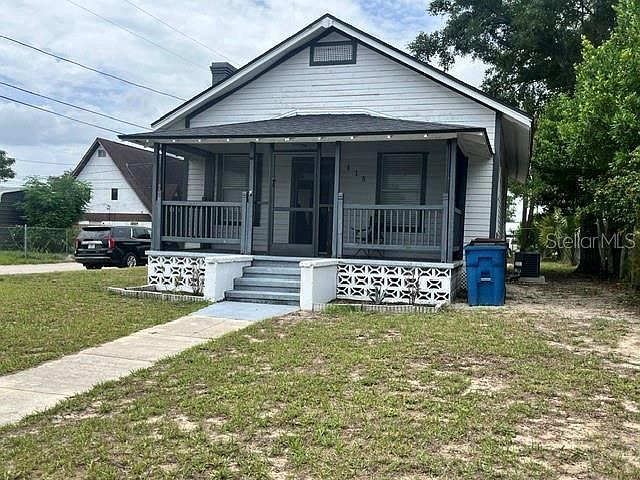 1st image of 118 W STUART AVENUE