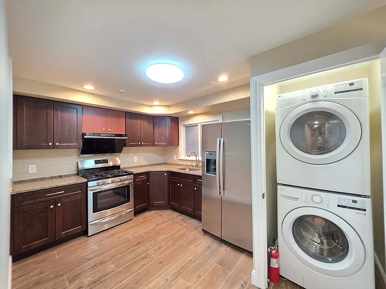 75 Ionia Ave #1A — Photo 5