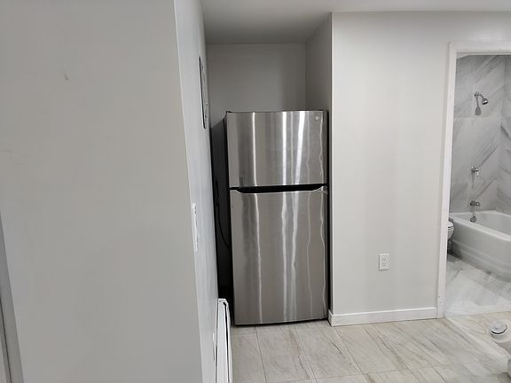 4th image of 374 Sanford Ave #1B