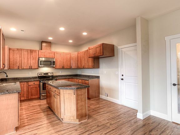 5th image of 4621 Alameda Ave W