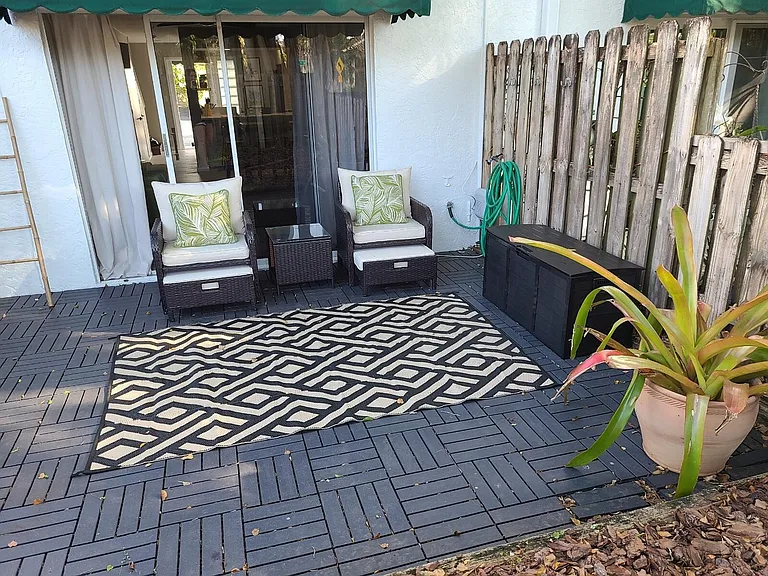 690 SE 23rd Ave #1 — Photo 9