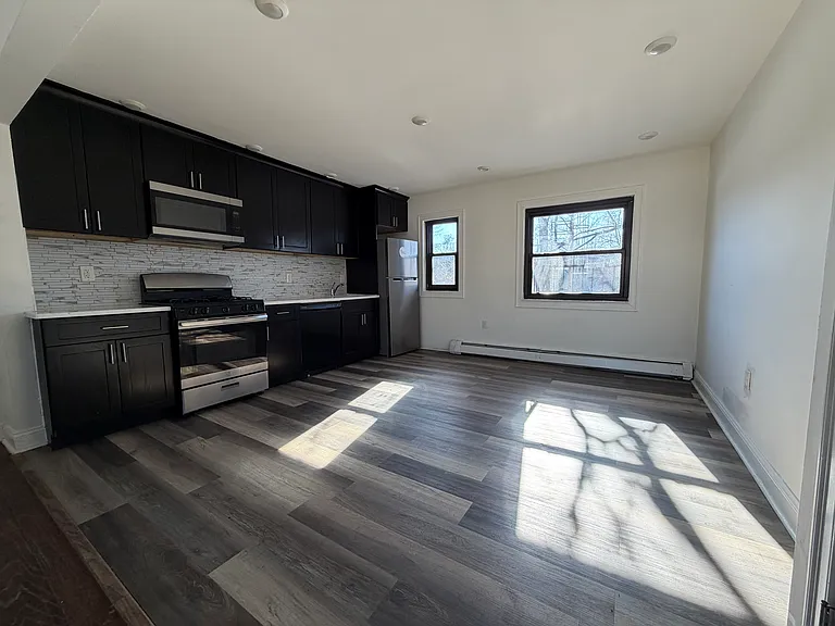 9 Catherine Ct #3B — Photo 2