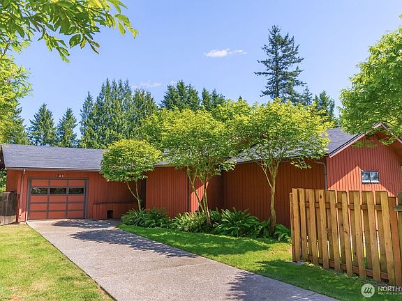3rd image of 121 Aspen Drive
