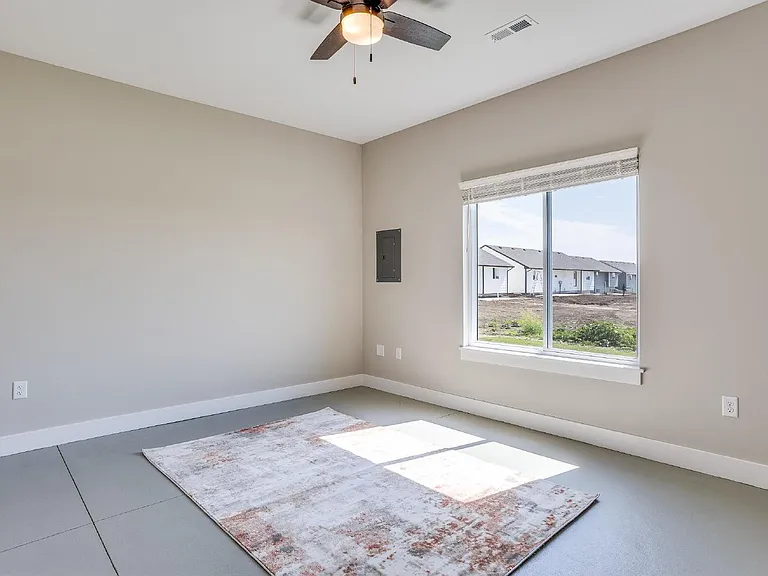 5248 N Cypress Cir — Photo 8