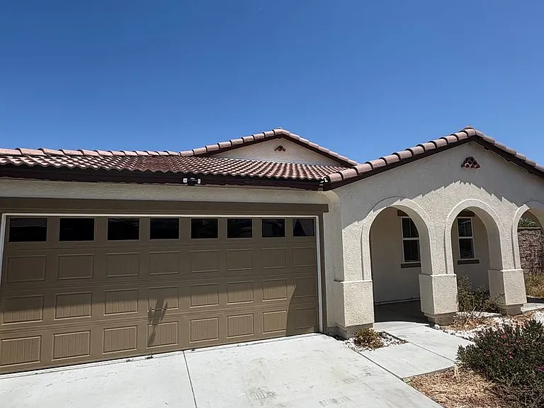 1460 Caprice Ct — Photo 16