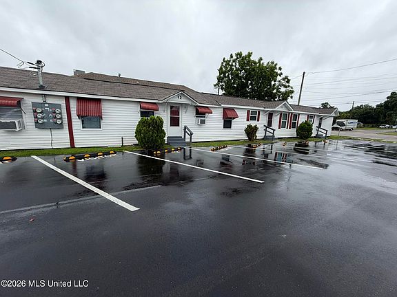 2nd image of 2524 28th St