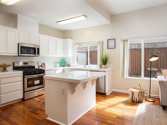3rd image of 312 Manor Park Cir
