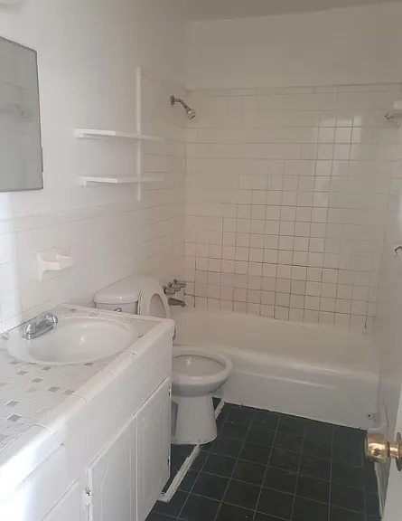 Southmore Place Apartments — Photo 12