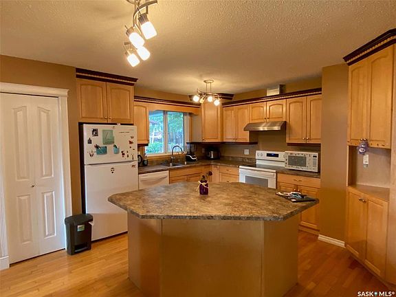 4th image of 9 Marquis Cres N
