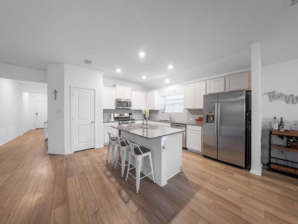 1st image of 440 Sebring Cir