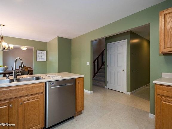 5th image of 440 E Trillium Cir