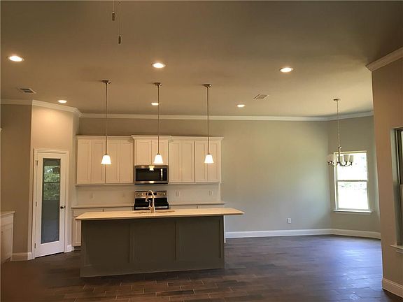 2nd image of 135 Comanche Dr