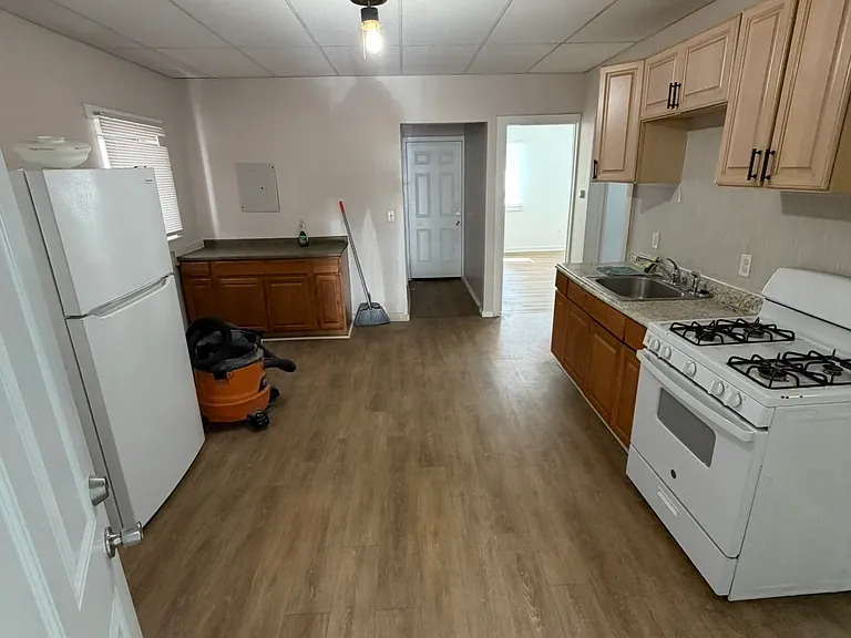 11 White St #1 — Photo 11