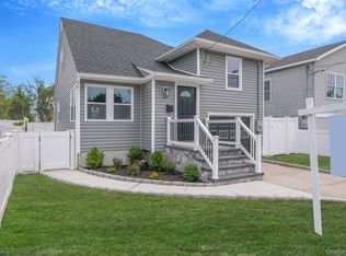 47 E Jackson Ave, Babylon, NY 11702