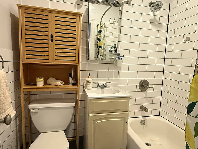 1071 Manhattan Ave #2R — Photo 8