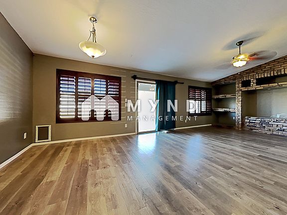 4th image of 696 E Black Diamond Dr