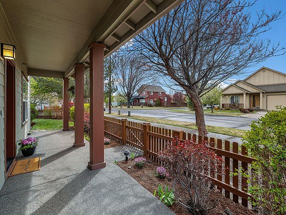 3rd image of 61703 Tulip Way