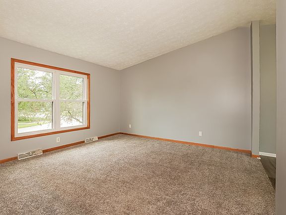 2nd image of 371 Shenandoah Blvd