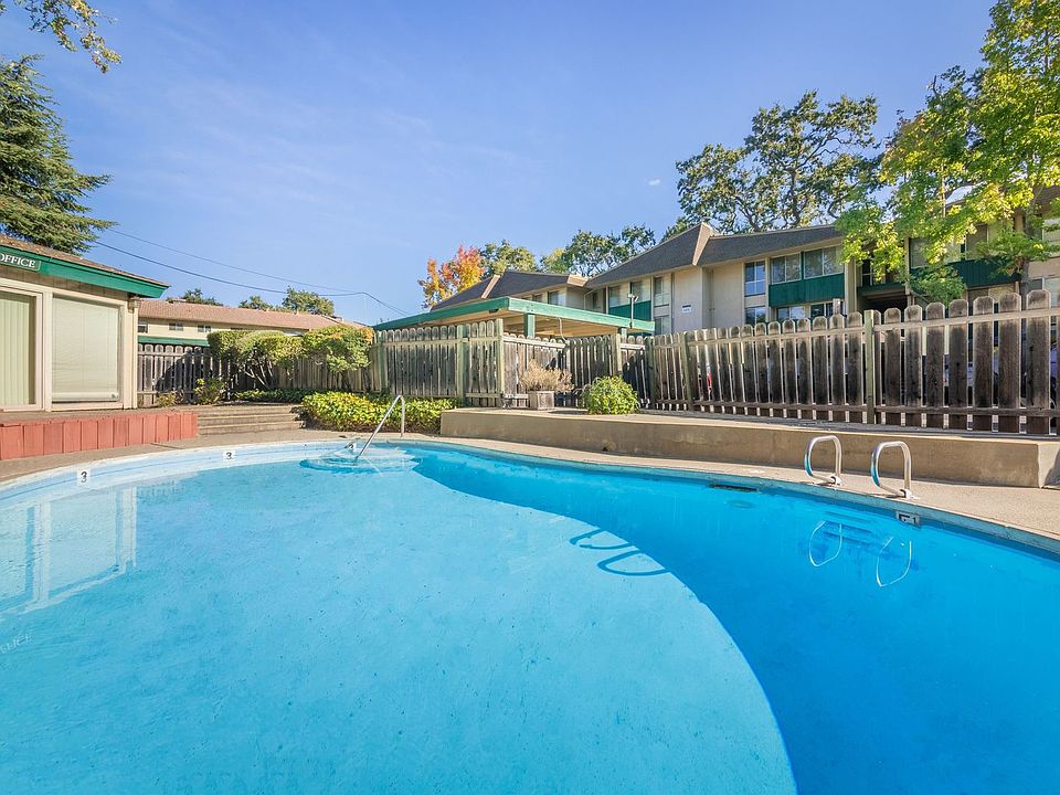1st image of 1398 Creekside Dr APT 6