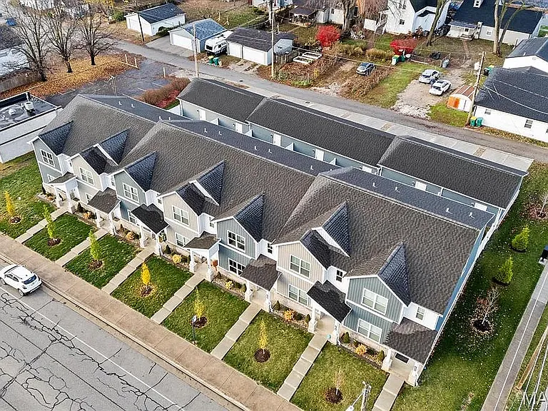 212 W State St — Photo 18