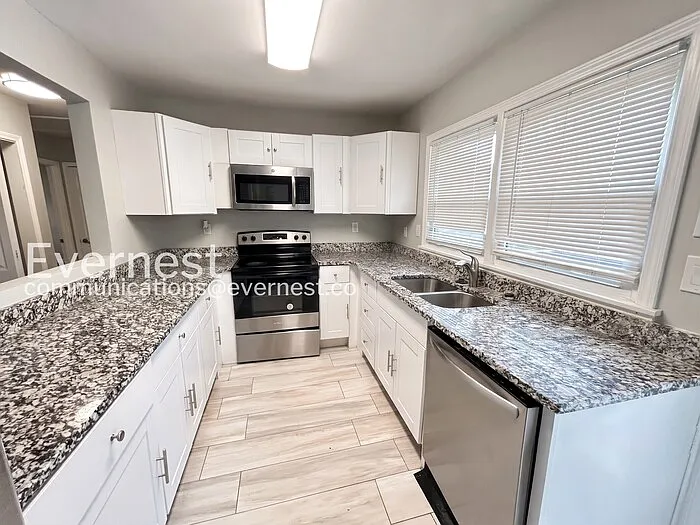 1345 Twin Oaks Cir SE — Photo 6