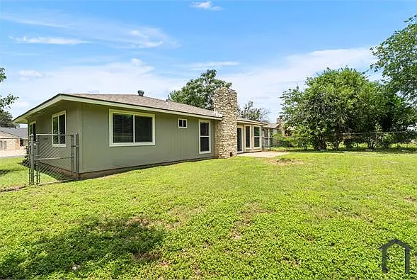 3915 Hillside Dr — Photo 36