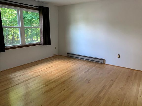 4th image of 125 Sandy Dr