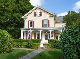 25 Mulberry St, Rhinebeck, NY 12572