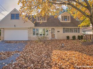 1011 W Campbell St, Arlington Heights, IL 60005