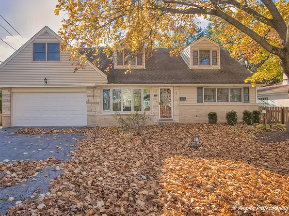 1011 W Campbell St, Arlington Heights, IL 60005