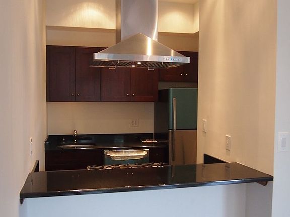 4th image of 670 Fulton St APT 2