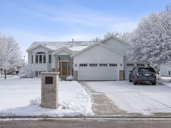 3310 28th Ave S, Fargo, ND 58103