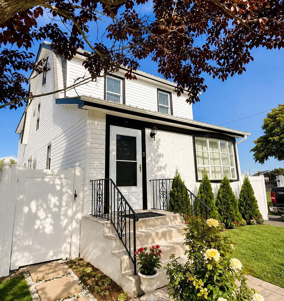3 bed, 2.0 bath, 1562 sqft, $4,000 — Photo 1
