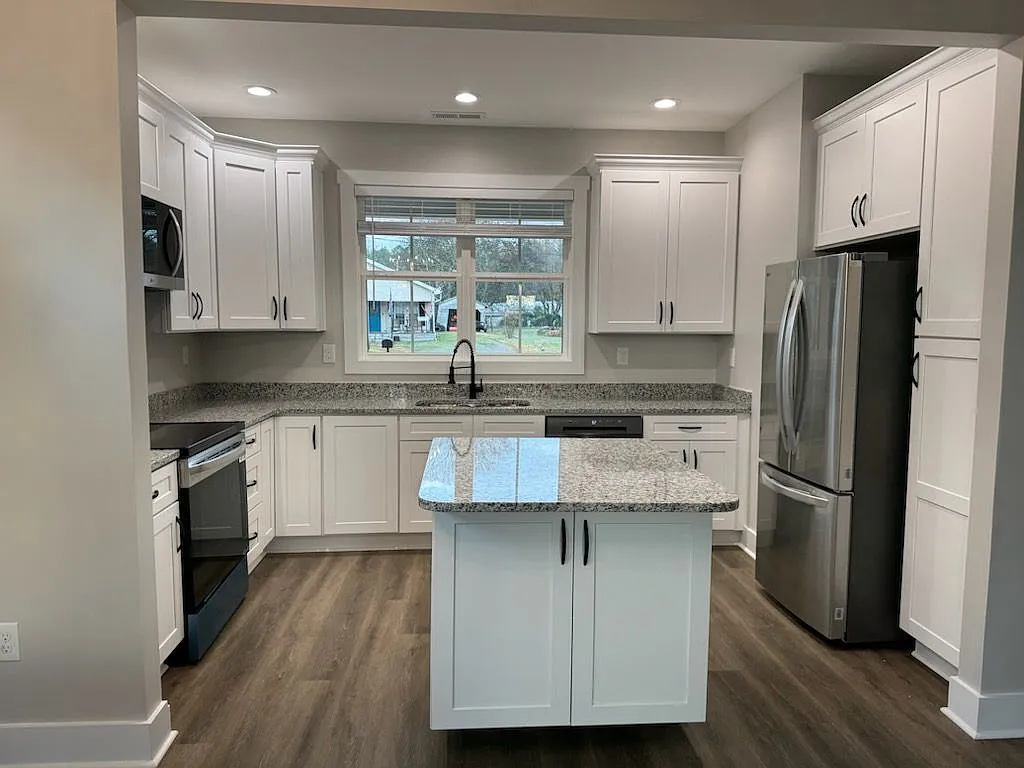 3 bed, 2.0 bath, 1196 sqft, $2,100 — Photo 4