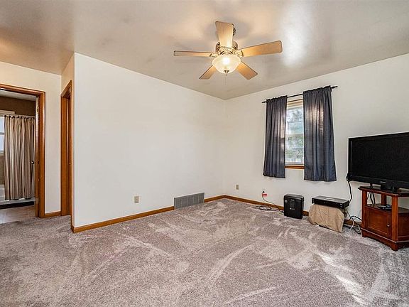 4th image of 1837 E Ave NE
