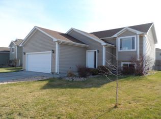 1421 W Meadowbrook Trl, Brandon, SD 57005