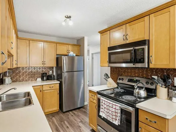 6108 NW 53rd St #101, Olds, AB T4H 1P1