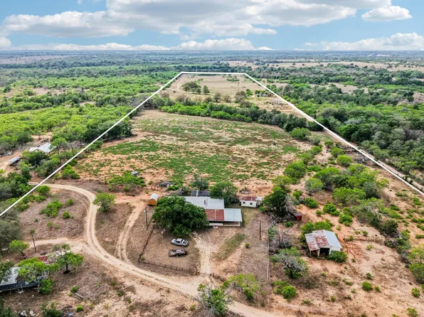 3200 Cattlemens Row, Lockhart, TX 78644