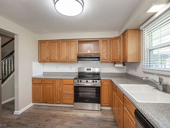 4th image of 137 Valley Forge Cir