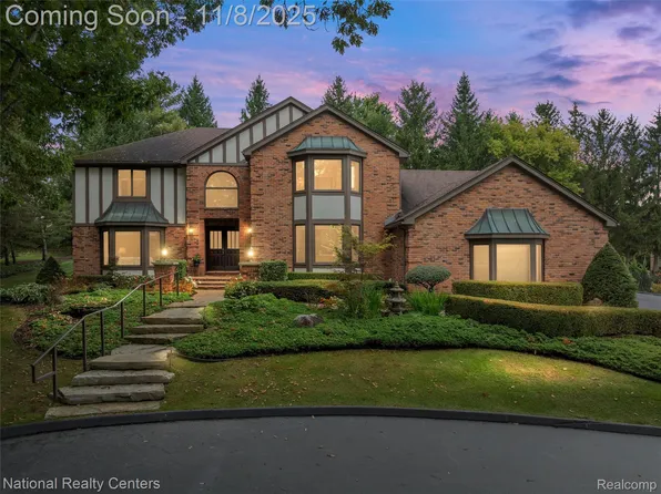 4822 Cider Hill Dr, Rochester, MI 48306