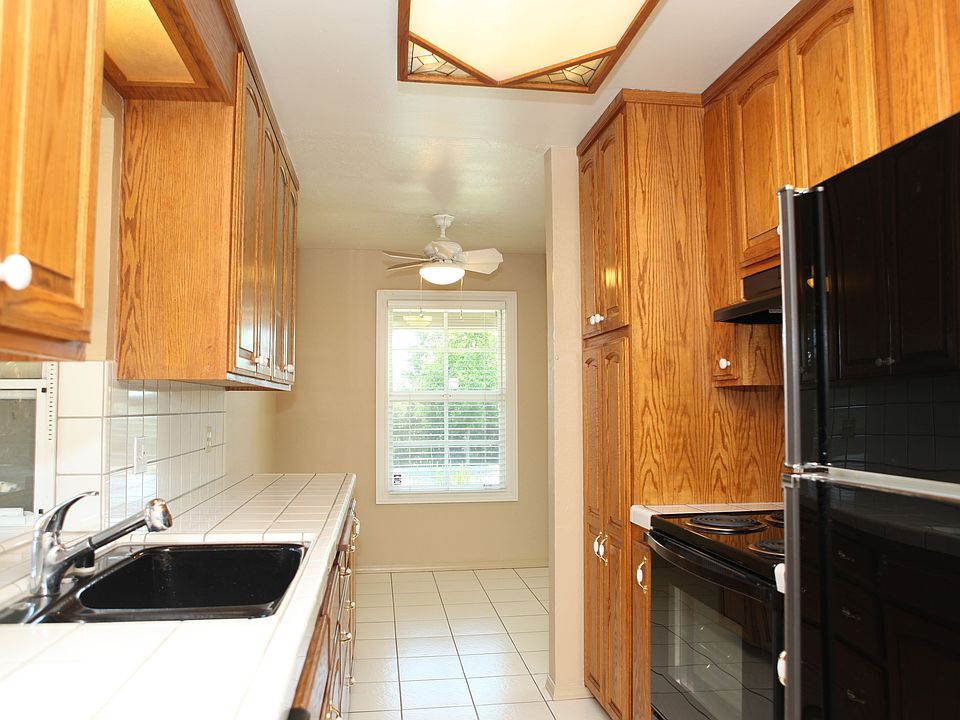 2nd image of 2839 Estates Ave