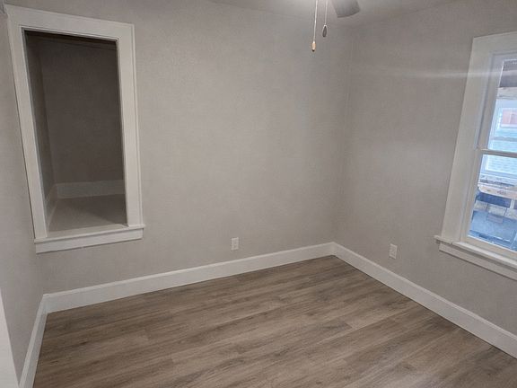 5th image of 938-940 5th Ave S #3