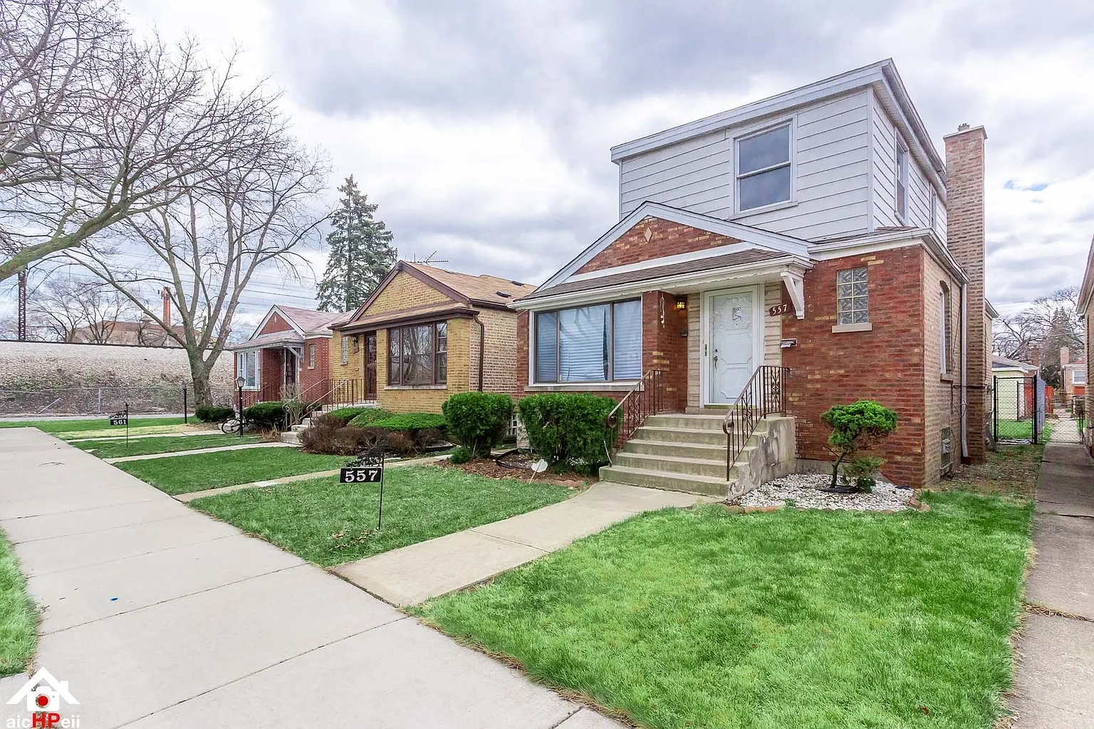 557 E 105th Pl photo 1